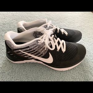 Men’s Nike Grip Shoes Size 10